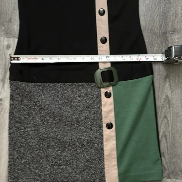 J Taylor - ADORABLE 🥰 Mixed Media Dress w/Faux Belt Buckle /Buttons- Size 4 - Picture 6 of 14